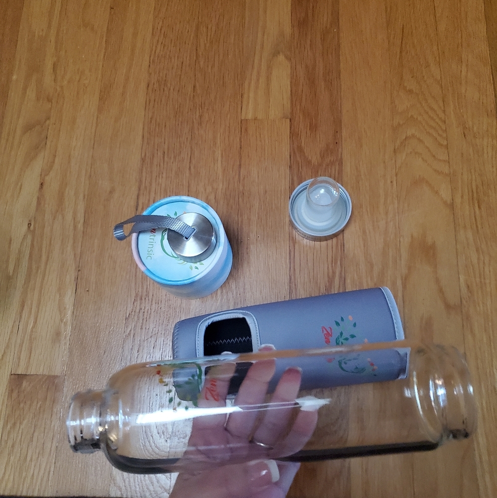 CRYSTAL INFUSED GLASS WATER BOTTLE! - Picture 9 of 12